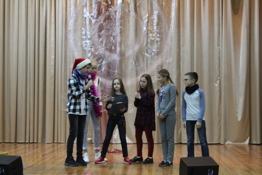 Театралізоване новорічне дійство «Маша і Вітя  у країні Задзеркалля»