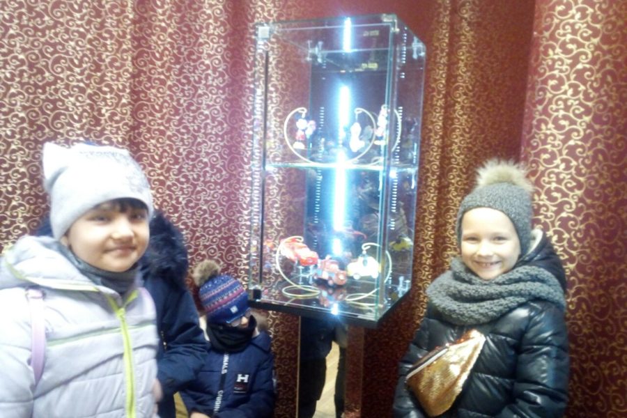 Фабрика ялинкових прикрас
