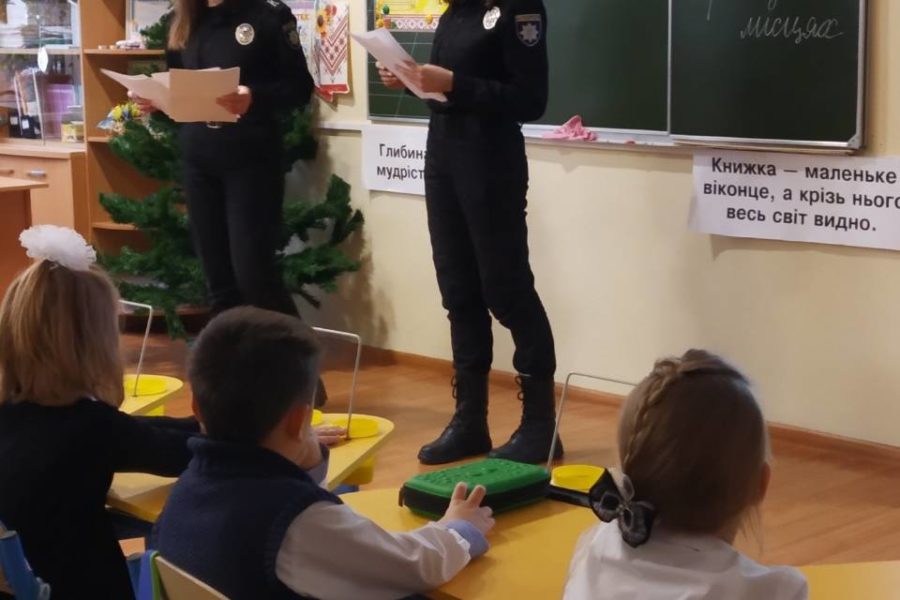 Учні 1-Г класу знають правила поведінки в громадських місцях!