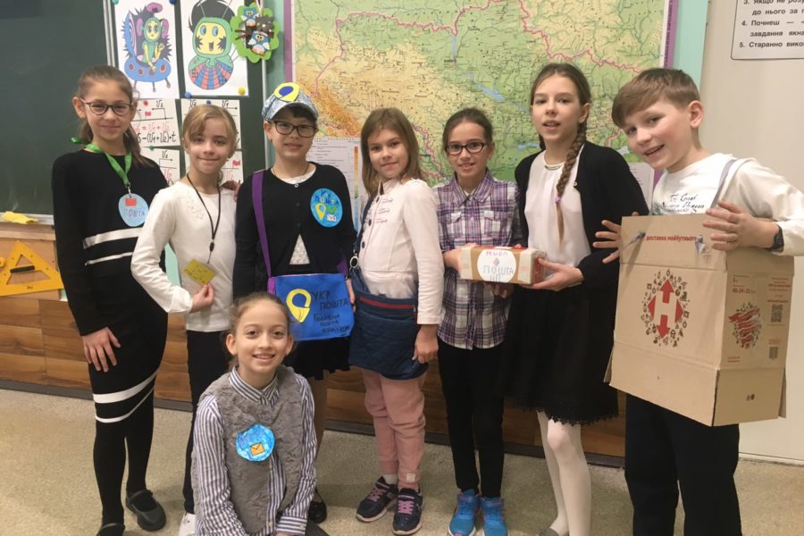 4-В вітає всіх з першим днем ВЕСНИ!