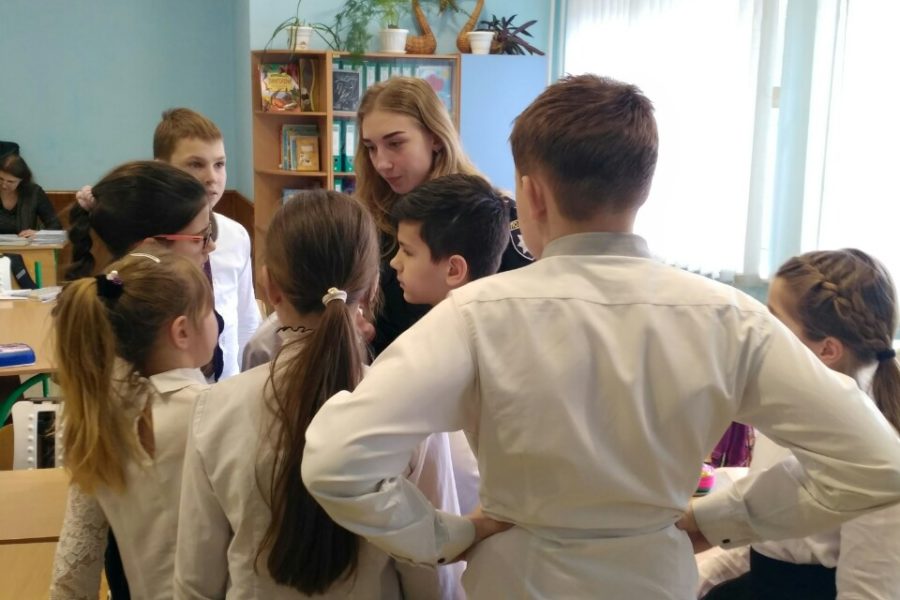Профілактичну бесіда з учнями 4-Г класу