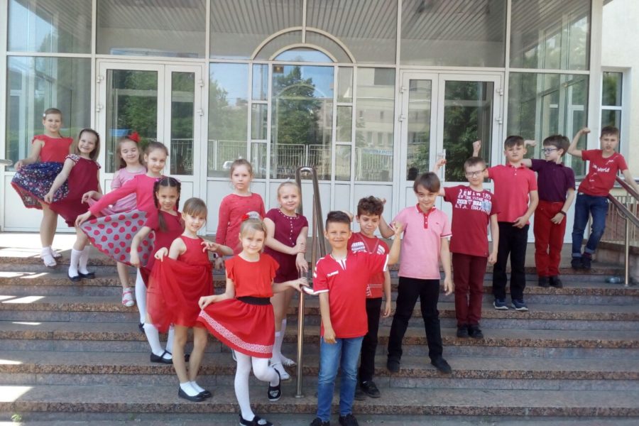 Веселковий тиждень. День перший – червоний!
