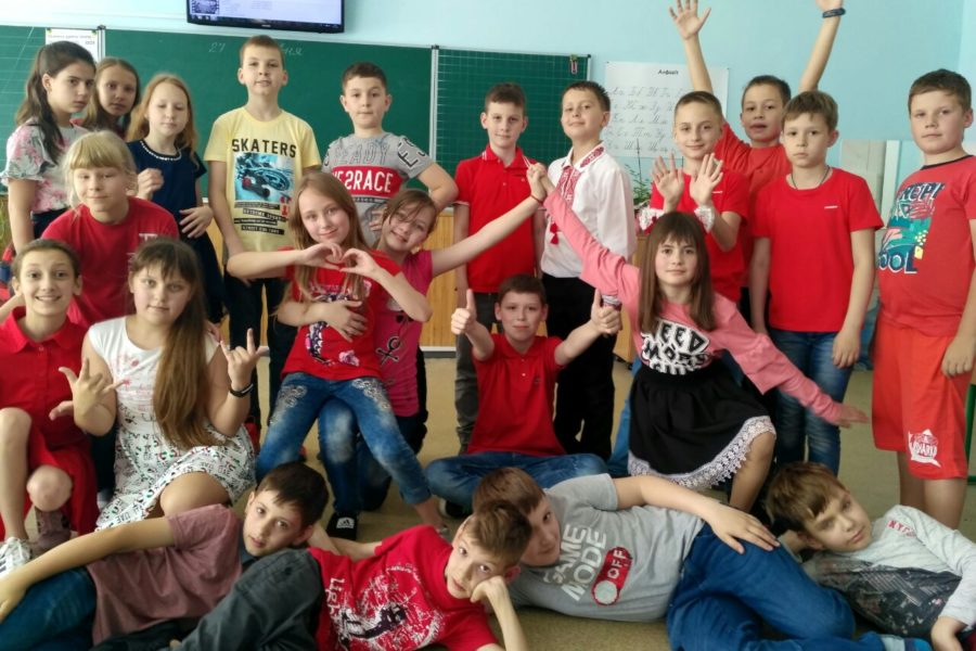 Веселковий тиждень. День перший – червоний!