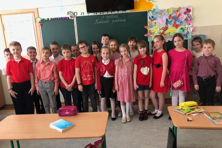 Веселковий тиждень. День перший – червоний!