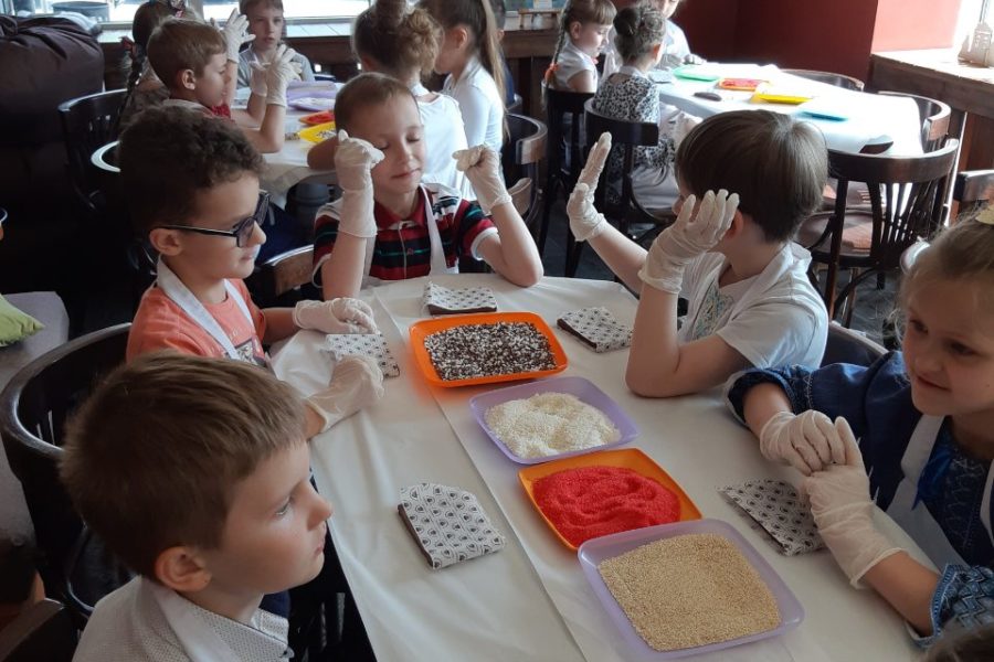 Учні 1б солодко відсвяткували останній дзвоник! Канікули!