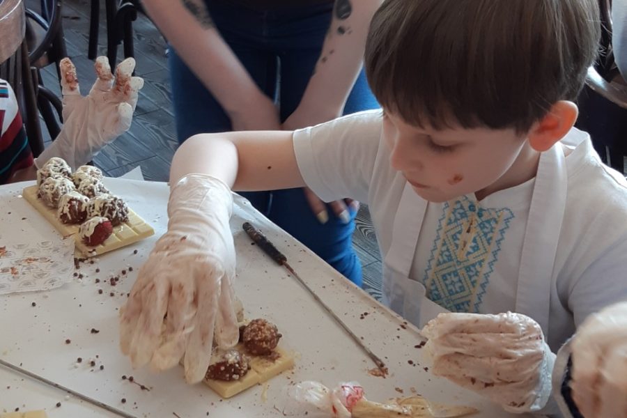 Учні 1б солодко відсвяткували останній дзвоник! Канікули!