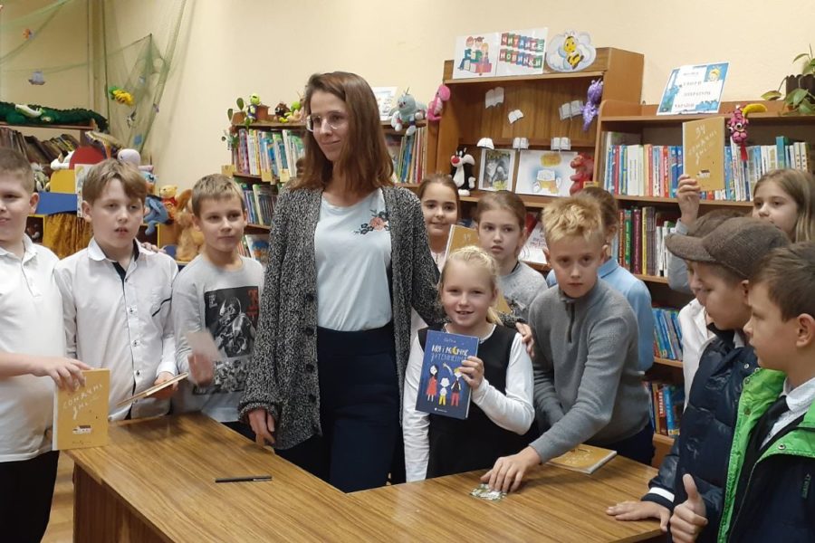Зустріч учнів 4-А та 4-Г класів із сучасною письменницею О. Русіною