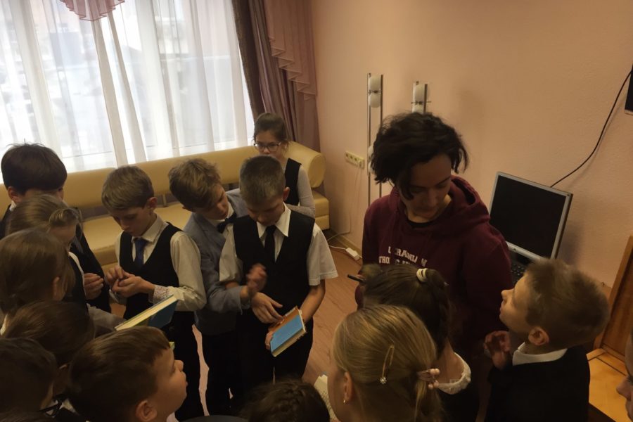 Зустріч учнів 4-Б класу з громадською активісткою і письменницею, Настею Мельниченко.
